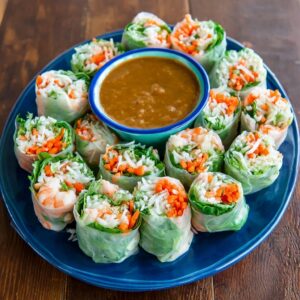 Fresh Vietnamese Spring Rolls with Sauce