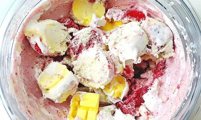 5-Minute Fruit Smoothie Bowl 4 preparing 5-Minute Fruit Smoothie Bowl