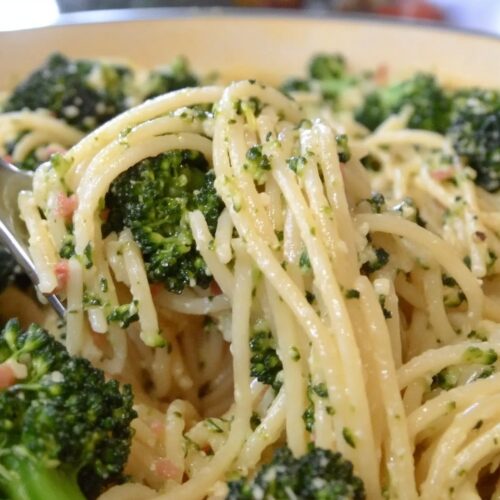 Easy Healthy Broccoli Pasta (Dreamy Weeknight Dinner!) 2 Easy Healthy Broccoli Pasta